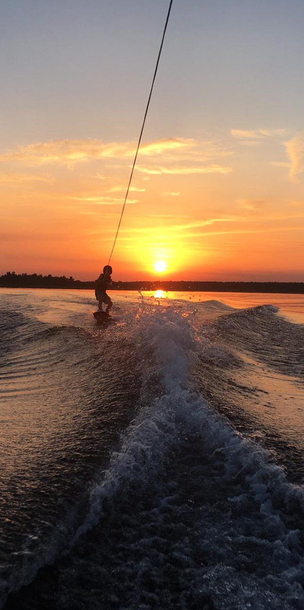 Wasserski bei Sonnenuntergang Extreme Sports Bike